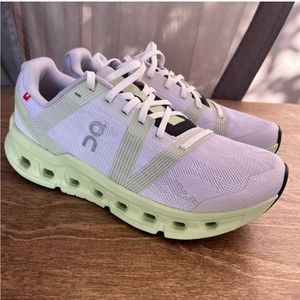 Women’s Ons size 8.5